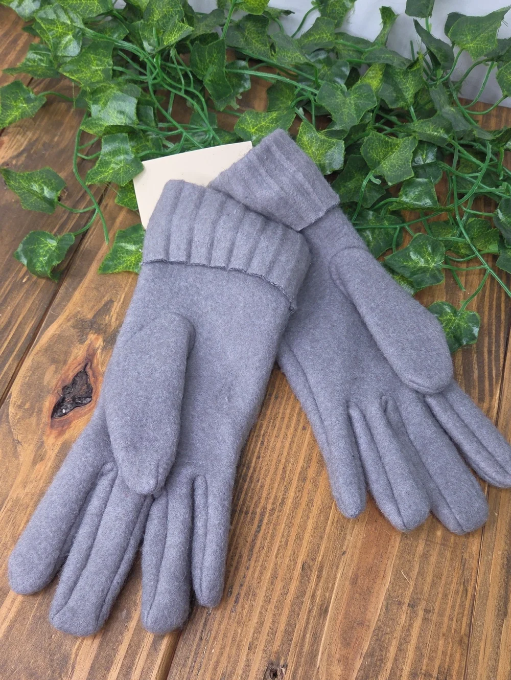 Coldwater Creek. Light Gray Gloves. NWT